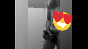 Preview 3 of Old Man Pussy Licking Sex - No banho tocando uma