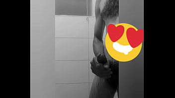 Preview 4 of Old Man Pussy Licking Sex - No banho tocando uma