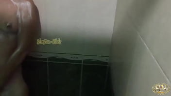 Preview 2 of Penetracion Bestial - pillo a hermanastra mastubandose en el ba&ntilde_o la chantageo para follarmela sexo duro con mi hermanastra
