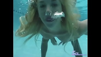 Preview 4 of Swedish Tiny Girl With Big Tits - Taylor Lynn has Sex Underwater with her goggles