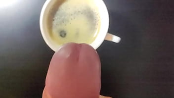 Preview 4 of Jepu Saa - Comida porno #5 - Cafe con leche (Semen)