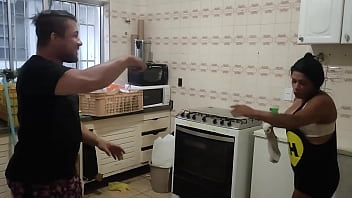 Preview 1 of Ebony Shemale Vintage Bbc Raw - Casa Nova Trollando Minha Namorada Jogando Barata Nela