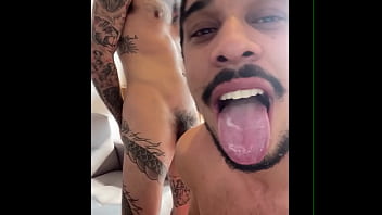 Preview 2 of Pessing Urine - So aguentou mama Previa