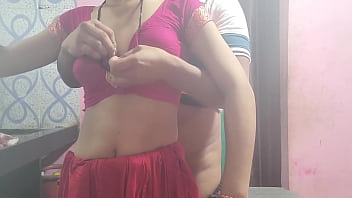 Preview 3 of Bollywood Xxxx Com - किचन मे खाना बना रही नौकरानी को देखकर मन नहीं माना तो पेल दिया