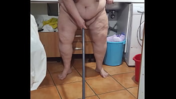 Preview 2 of Sci Fi Anal 3somes - Coolmarina. Meada abundante en el suelo de la cocina y le da tanto gusto que se folla al palo