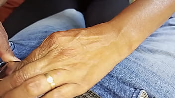 Preview 1 of Garam Sex Xxxx - Mi esposa bajando mis pantalones y pajeandome