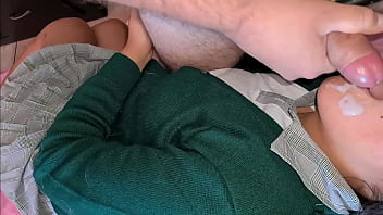 Preview 4 of Bangladesi Devor Babir Cuda Cudi - una rica mamadita antes de irse al colegio. Le encanta tragar mecos a la puta colegiala