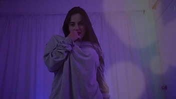 Preview 3 of Muchachitas Cojiendo Xxx - Natalie dancing and taking off her clothes
