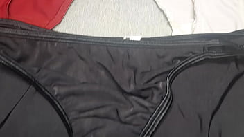 Preview 1 of Night So Mom Bedroom - Me vengo en los panties nuevos reci&eacute_n usados de mi amiga
