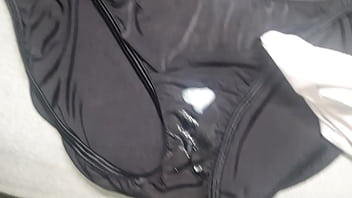 Preview 4 of Night So Mom Bedroom - Me vengo en los panties nuevos reci&eacute_n usados de mi amiga