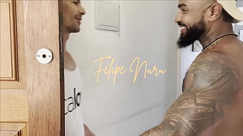 Preview 1 of Rape Fantasy - PRETO NO BRANCO,  ELE MAL ENTROU NO APTO E J&Aacute_ CAIU DE BOCA NO MEU PAU