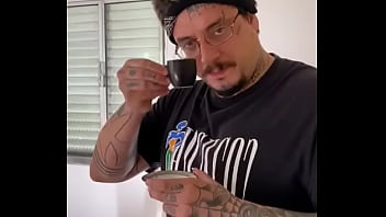 Preview 4 of Channel Free - Diretor tomando cafe durante a filmagem - Thalia Senna Maurinho