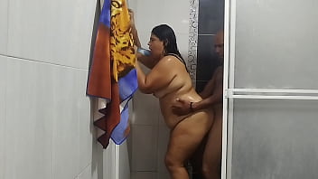 Preview 3 of Full Hd Xxx Prun Video Onlain - Viejo asqueroso se aprovecha de la inocencia de su hijastra y termina cogi&eacute_ndola en el ba&ntilde_o mientras est&aacute_n solos en casa
