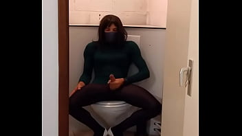 Preview 2 of Katreena - Eva Des,  jeu en solo toilette publique