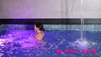 Preview 3 of Canon Sexy Video - Fodendo na piscina - Casal Badarox Manu Fox e Rubens Badar&oacute_