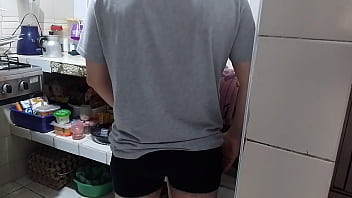 Preview 4 of Xxbf Video Down - Encontr&eacute_ a la sucia de mi madrastra provoc&aacute_ndome en la cocina cuando su esposo descansaba