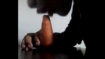 Preview 1 of Xxx Bazaar Porn Video - Putito con ganas de pene juega con una zanahoria y se ahoga con ella