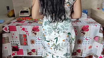 Preview 1 of Porn Video Aishwarya Rai - Esposa Ama de Casa Cocinando esta Insatisfecha y no Puede Resistirse a una Gran Polla