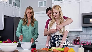Preview 3 of 3d Creature Sex - Laundry &amp_ Kitchen Free Use Family (Step Mom And Sis Get Fucked While They Do Chores)