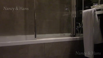 Preview 1 of First Time Romantic Anal Sex - Nancy ha vuelto. Dispuesta a darlo todo. Ducha antes de empezar a grabar.