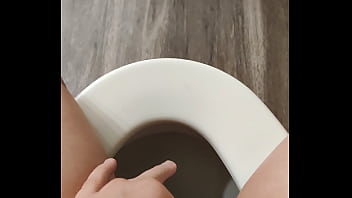 Preview 2 of Phim Sex Con Cu Dai 30cm - Having fun on the toilet