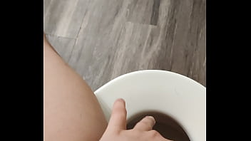 Preview 3 of Phim Sex Con Cu Dai 30cm - Having fun on the toilet
