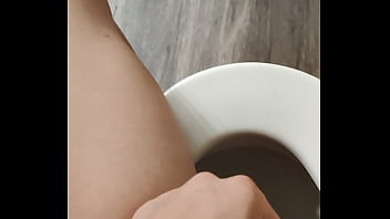 Preview 4 of Phim Sex Con Cu Dai 30cm - Having fun on the toilet