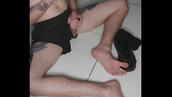 Preview 2 of Free Porn Sex Xnx Japenes - jovem alfa se masturbando com meias