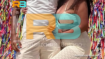 Preview 4 of Hindi Video Chat Chudae - brazillian bull,  Realizador Baiano recepcionando Foxhotwife e seu marido corno. Casal de f&eacute_rias em Salvador no Pelourinho e Hotwife se exibindo e namorando o comedor no meio das ruas de salvador e o marido corno apenas gravando!