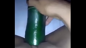 Preview 1 of Ffm Mature Boy - Mi esposa usando un pepino