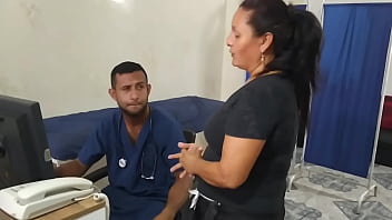 Preview 1 of Mujrax Xx - La se&ntilde_ora del servicio viene a mi consultorio por un favor y termina de rodillas ante m&iacute_