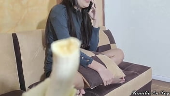 Preview 1 of Noor Xxx Video Hd - Enga&ntilde_o a mi Hermosa Cu&ntilde_ada Tapandoles los Ojos y Usando una Banana Para que Me Mame el Guevo