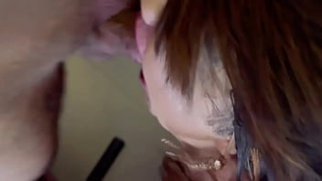 Preview 4 of Wife Public Gang Rape - PROVOCANDO ENTREGADOR DO RAPPY E PAGUEI A GORJETA COM MAMADA