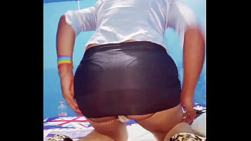 Preview 3 of Mom Fucks Her Son Forcely - Saludando a los Chicos Morbosos