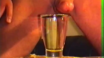 Preview 1 of Veil Rebelles - in ein Glas voll mit Wasser abgespritzt
