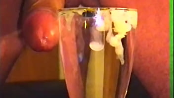 Preview 4 of Veil Rebelles - in ein Glas voll mit Wasser abgespritzt