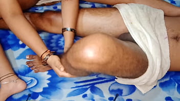 Preview 2 of Sauny Leone Fucking Vides - Indian massage with hand job with cum