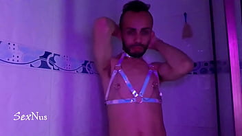 Preview 4 of Cato Lesbin - Bailando techno desnudo en el ba&ntilde_o
