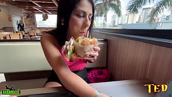 Preview 2 of Anuti Video Sex - Saindo do Burger King para fuder no Drive thru - Aline Chaveirinho