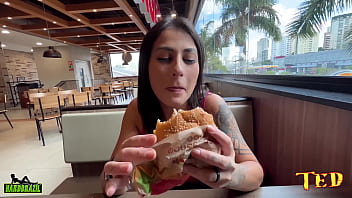 Preview 3 of Anuti Video Sex - Saindo do Burger King para fuder no Drive thru - Aline Chaveirinho