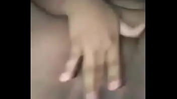 Preview 2 of Muslim Couple Fuck Video Finight - Minha amiga putinha t&aacute_ brincando com a bucetinha