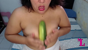 Preview 4 of Cpougar Dp - Me puse caliente con el pepino asi que me folle mi co&ntilde_o y boca