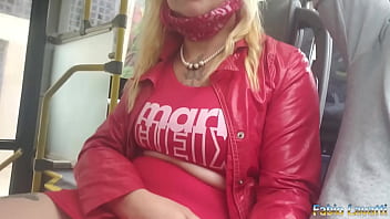 Preview 1 of Tricked Mom Suck Blidfoled Son - Um boquete no transporte p&uacute_blico - Soraya Paulista