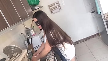 Preview 1 of Showing Off Boobs For Money - Mi Hermanastra Exhibicionista De Cameltoe Gigante Me Pide Que La Acompa&ntilde_e A Hacer Los Quehaceres Del Hogar