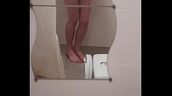 Preview 2 of Sexo Rico Con Gemidos Y Gritos - Masturbation in shower