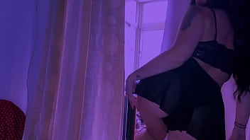 Preview 1 of Lavi Cash Step Mom - Modelaje lencer&iacute_a negra,  vaya cuerpazo m&aacute_s sexy