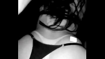Preview 4 of Sxx Porn Tube - Gostosa de 4 na minha cama falando bota indo pra socar na sua xoxota