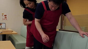 Preview 2 of Aha Area - 若い男性の精子が欲しくてファミレスで働く性欲旺盛なパート奥様と中出しセックス　瀬尾礼子