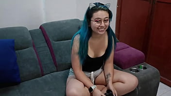 Preview 1 of Xnindxxx Com - PARTE 3: POV Mi Ninf&oacute_mana compa&ntilde_era de cuarto,  Me hace un handjob para quitarse las ganas de coger.