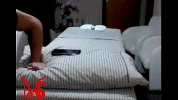 Preview 1 of Little Girl Big Habshi - Massagem no empres&aacute_rio pauzudo (Completo no RED)